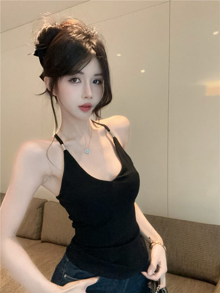 Black V-Neck Open Back Cami Top Women 2026 Summer Slim Fit Short Outerwear