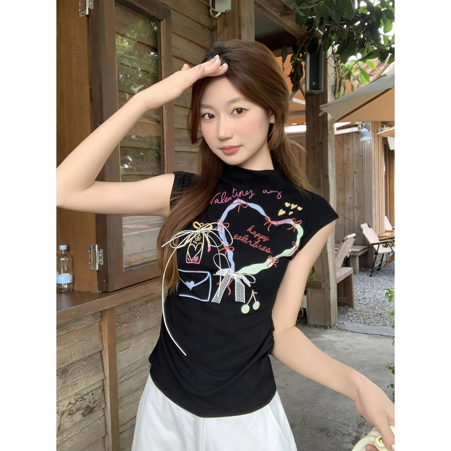 Women's Black Slim Fit Sleeveless Vest with Letter Print and Heart Graffiti