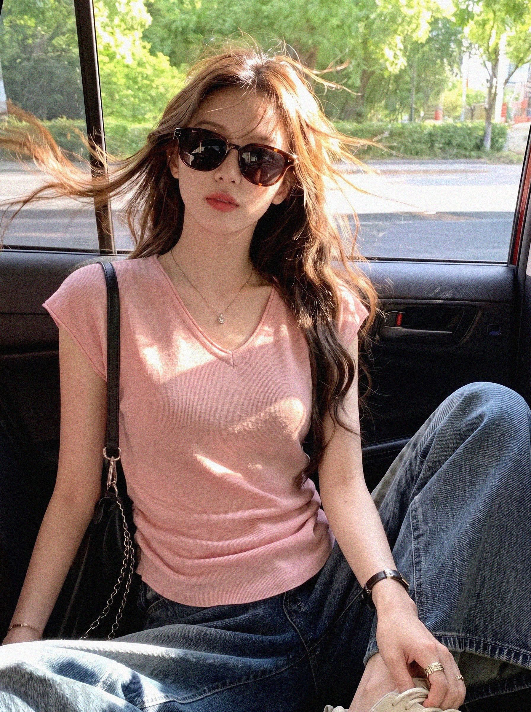 Pure Desire V-Neck Knit Short Sleeve T-Shirt for Women Summer 2026 New Slightly Sheer Slim Waist Short Crop Hot Girl Pink Top