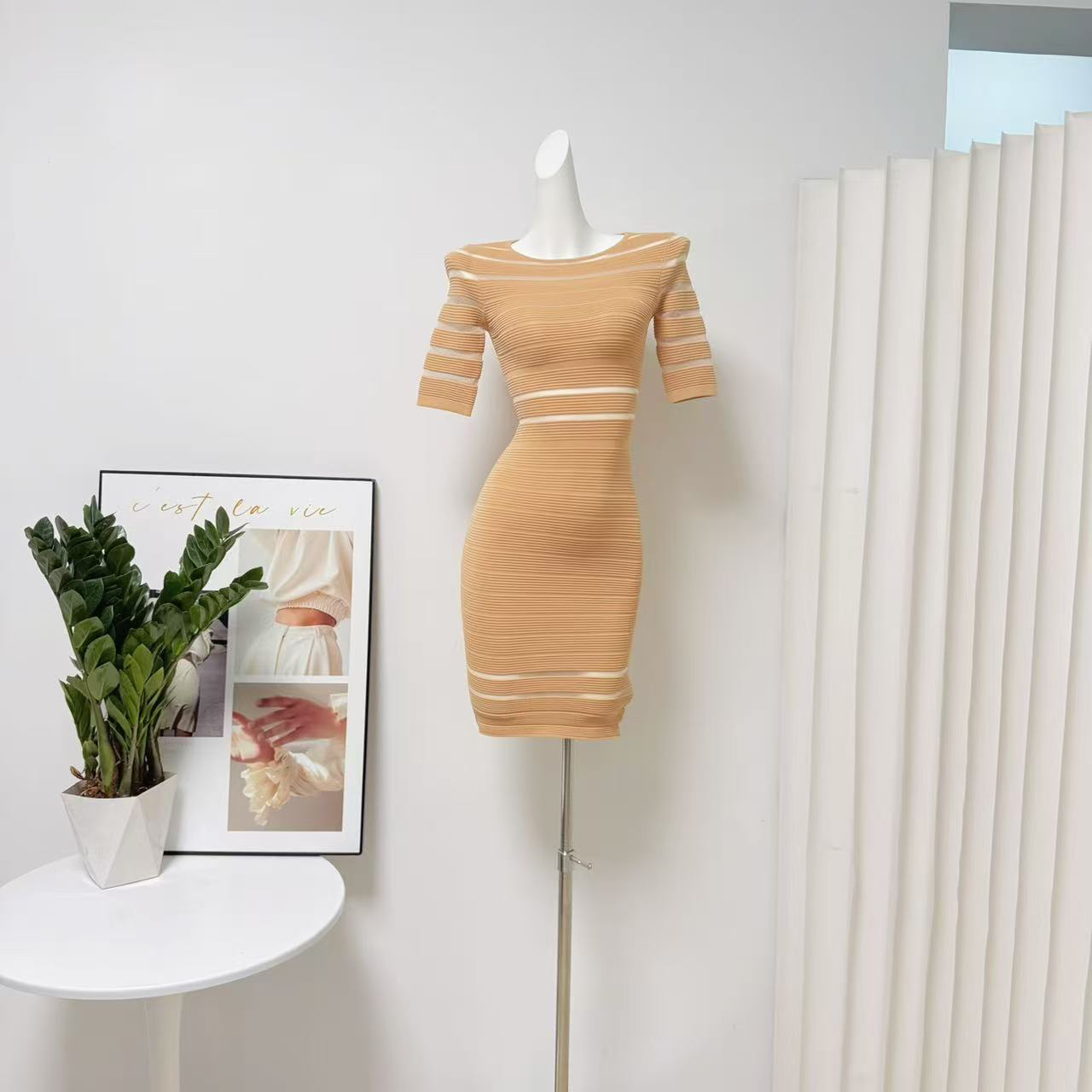 Women's Short Sleeve Cutout Bodycon Dress Korean Style Early Autumn Sexy Mini