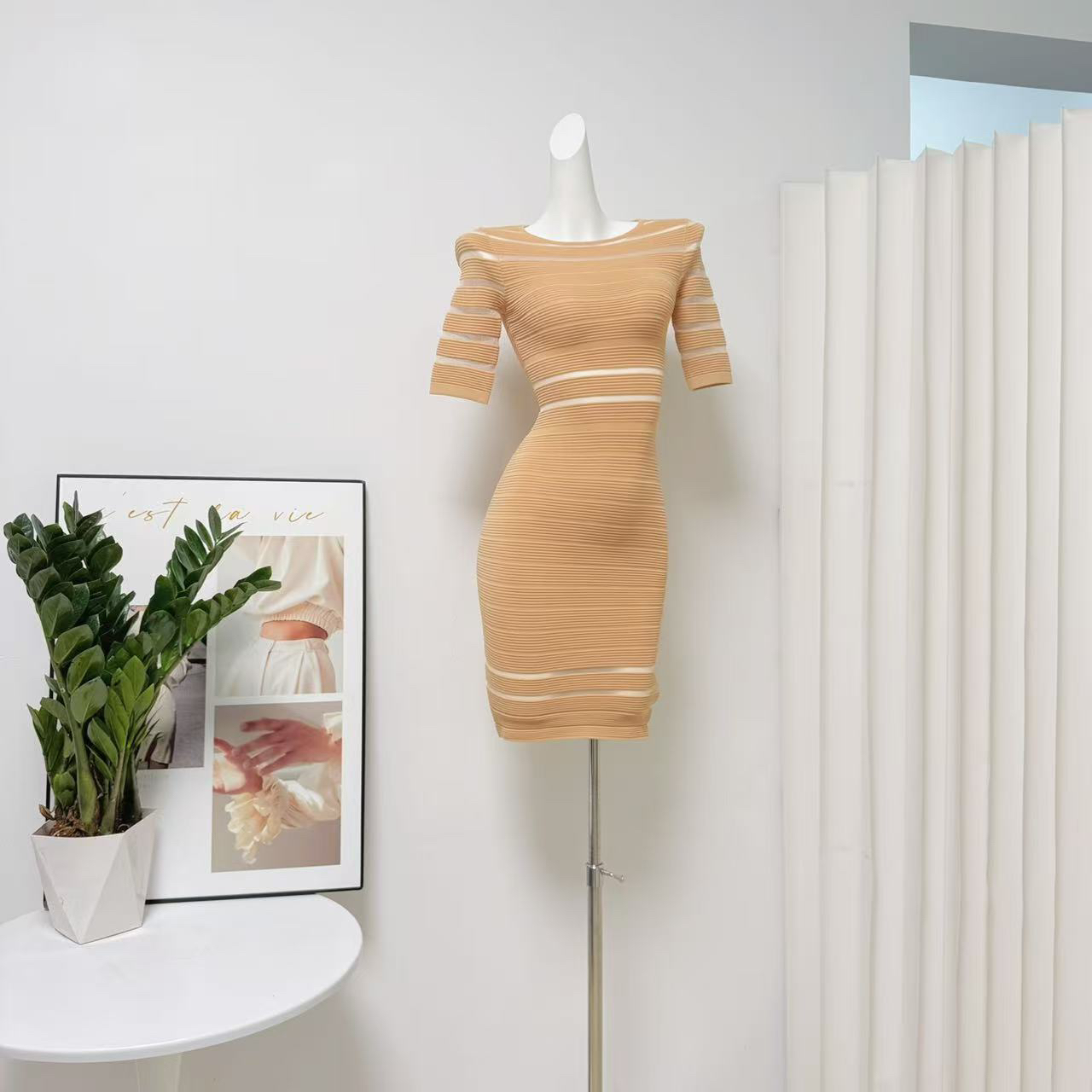 Women's Short Sleeve Cutout Bodycon Dress Korean Style Early Autumn Sexy Mini - Image 2