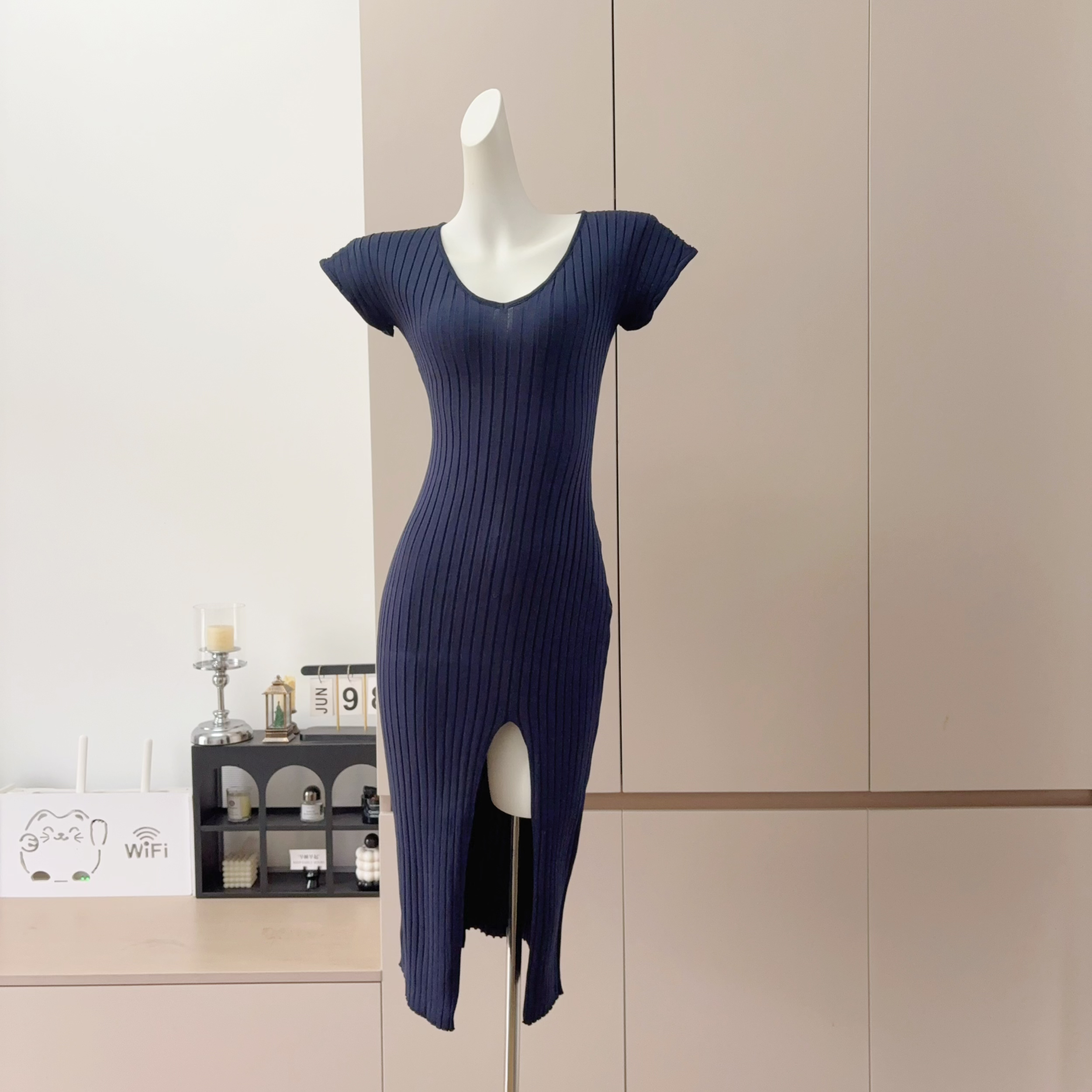 French Pure Desire V-Neck Flutter Sleeve Knit Dress Women Slim Waist Hip-Hugging Sexy Slit Midi Dress - Image 2