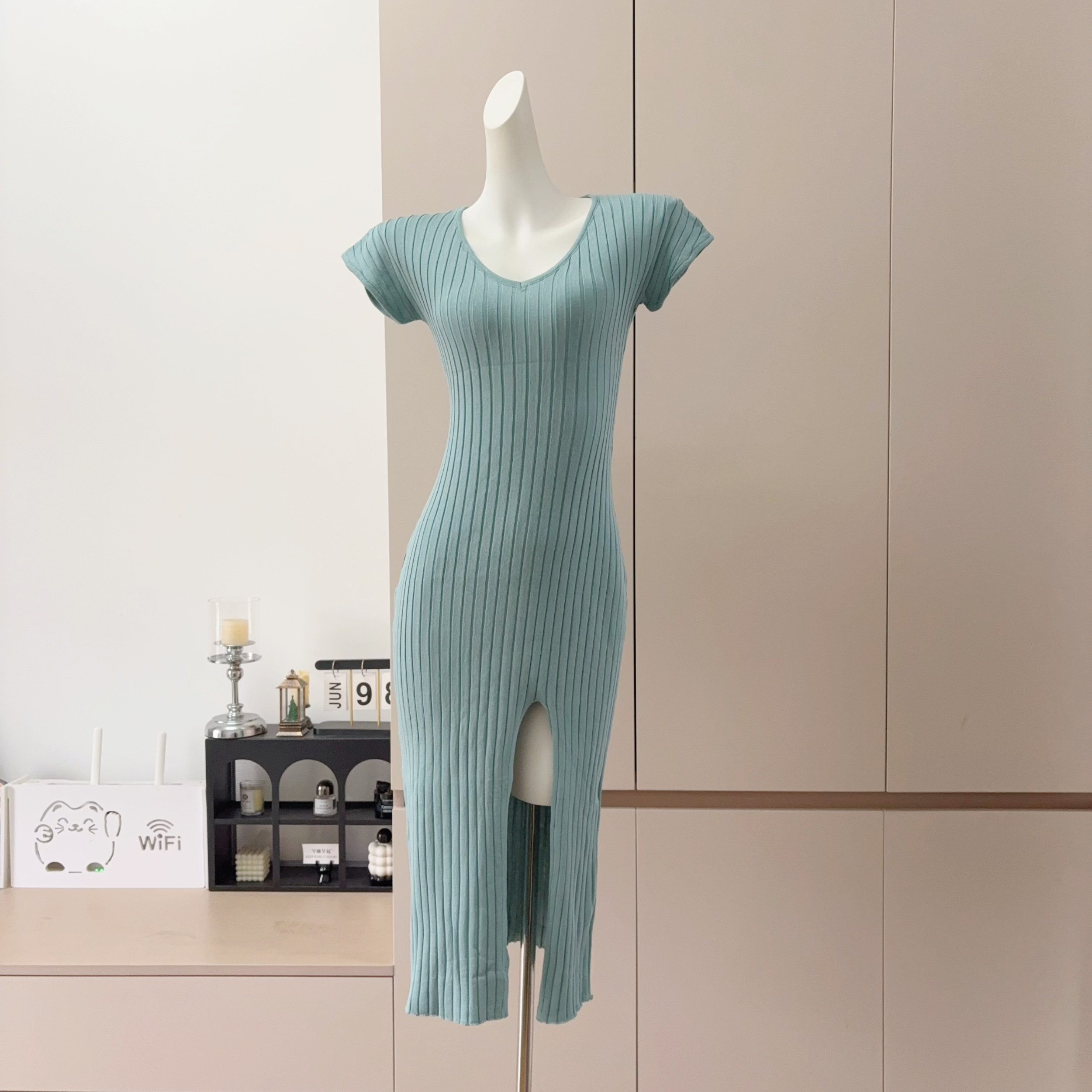 French Pure Desire V-Neck Flutter Sleeve Knit Dress Women Slim Waist Hip-Hugging Sexy Slit Midi Dress - Image 3