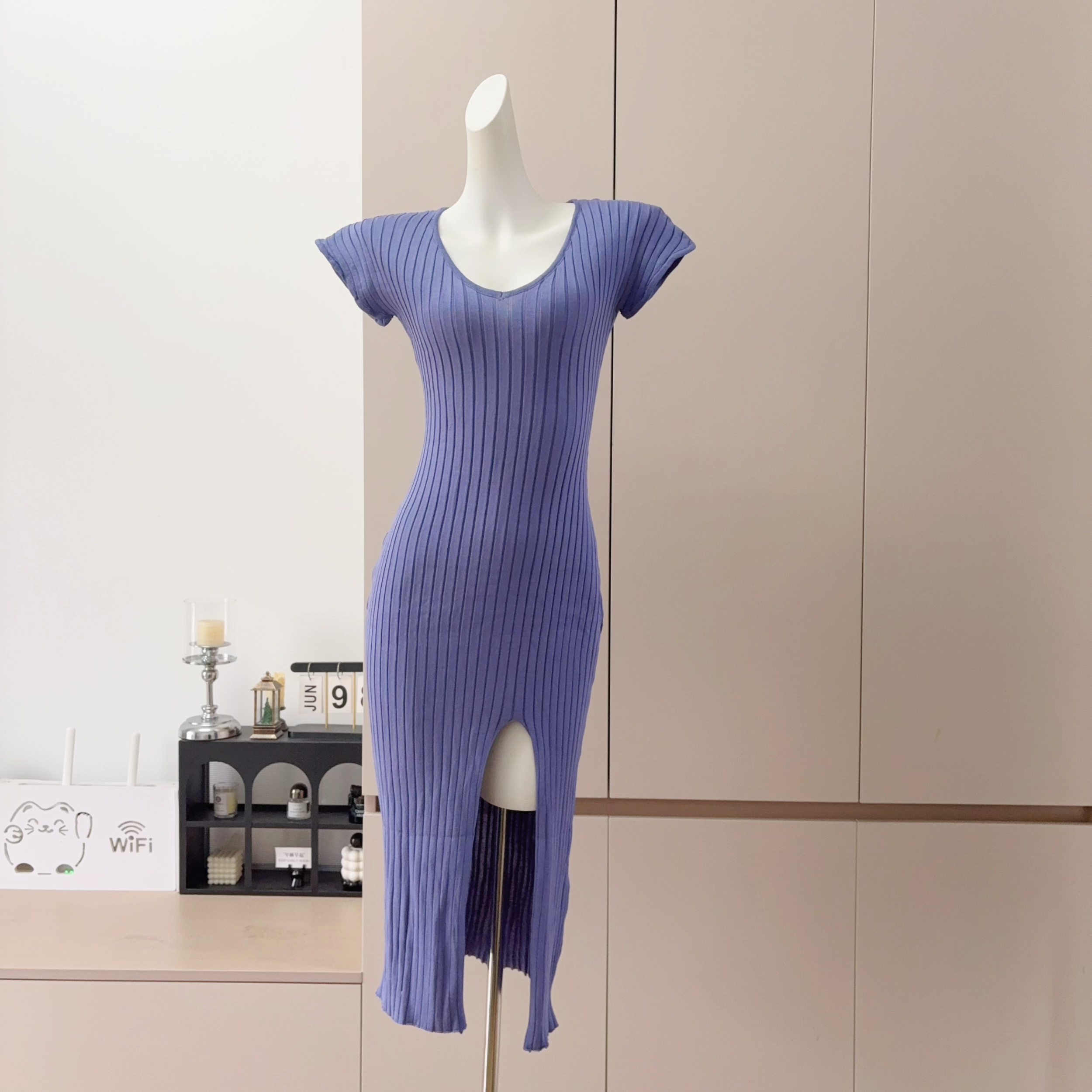 French Pure Desire V-Neck Flutter Sleeve Knit Dress Women Slim Waist Hip-Hugging Sexy Slit Midi Dress - Image 4